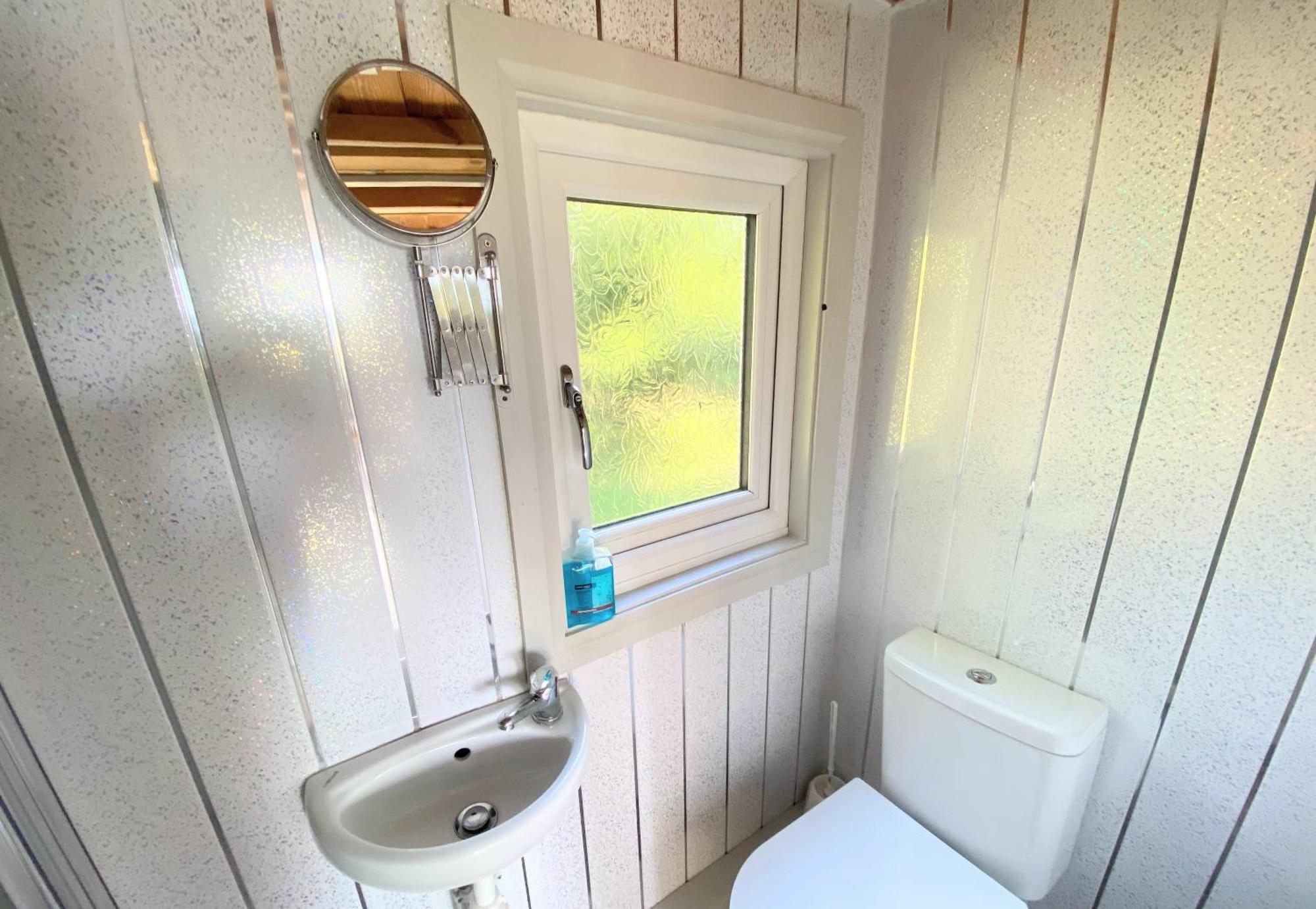 Willa Blair Tiny House With Private Hot Tub - Fife - Loch Leven - Lomond Hills Dunfermline Zewnętrze zdjęcie