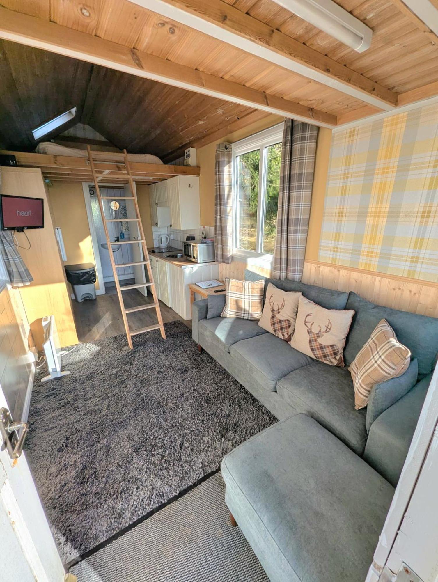Willa Blair Tiny House With Private Hot Tub - Fife - Loch Leven - Lomond Hills Dunfermline Zewnętrze zdjęcie